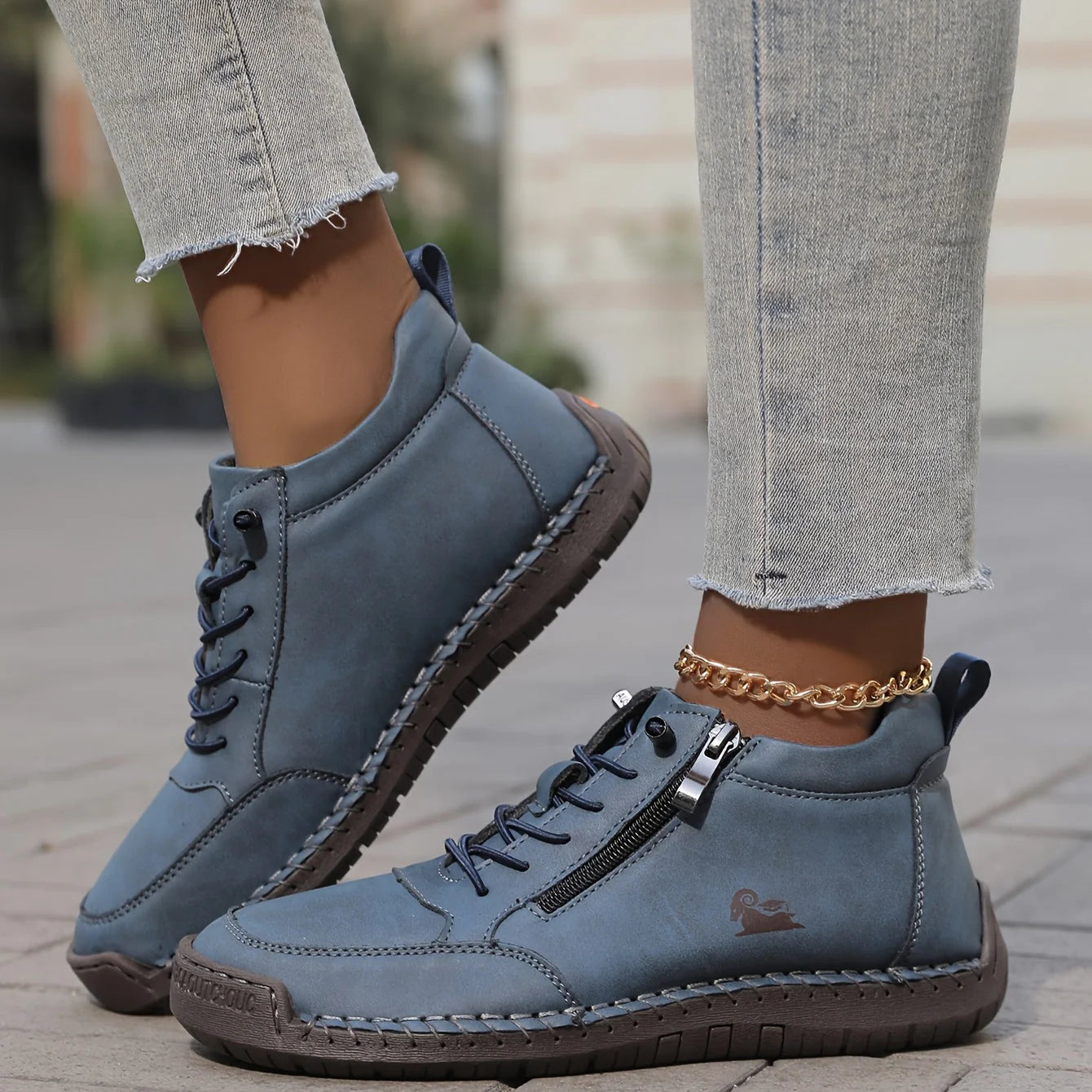 Blue / 12